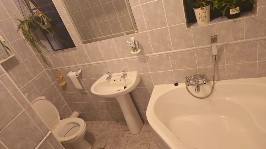 5 Bedroom Property for Sale in Fraaiuitsig Western Cape